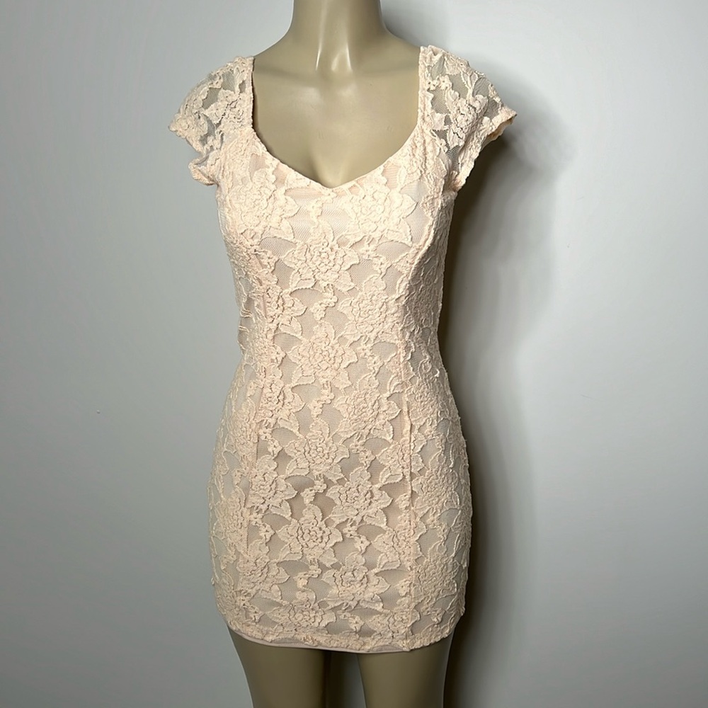 Cope medium creme lace dress